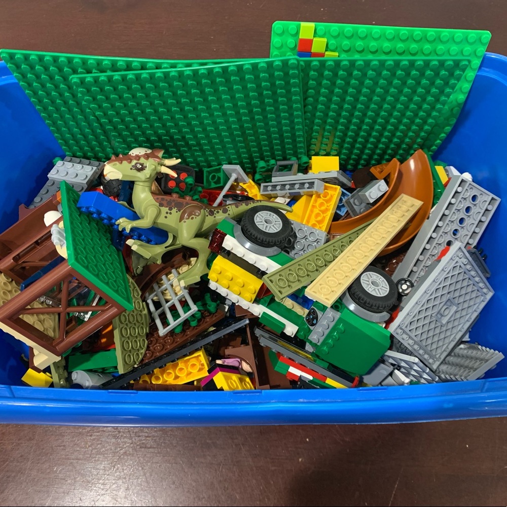 Mixed LEGO pieces